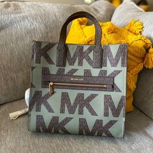Michael Kors Kenly Large NS Tote Satchel Graphic